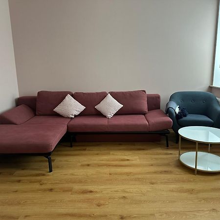 Schoene Drei Raumwohnung. Hell,Stilvoll, Gemuetlich. บอร์นา ภายนอก รูปภาพ