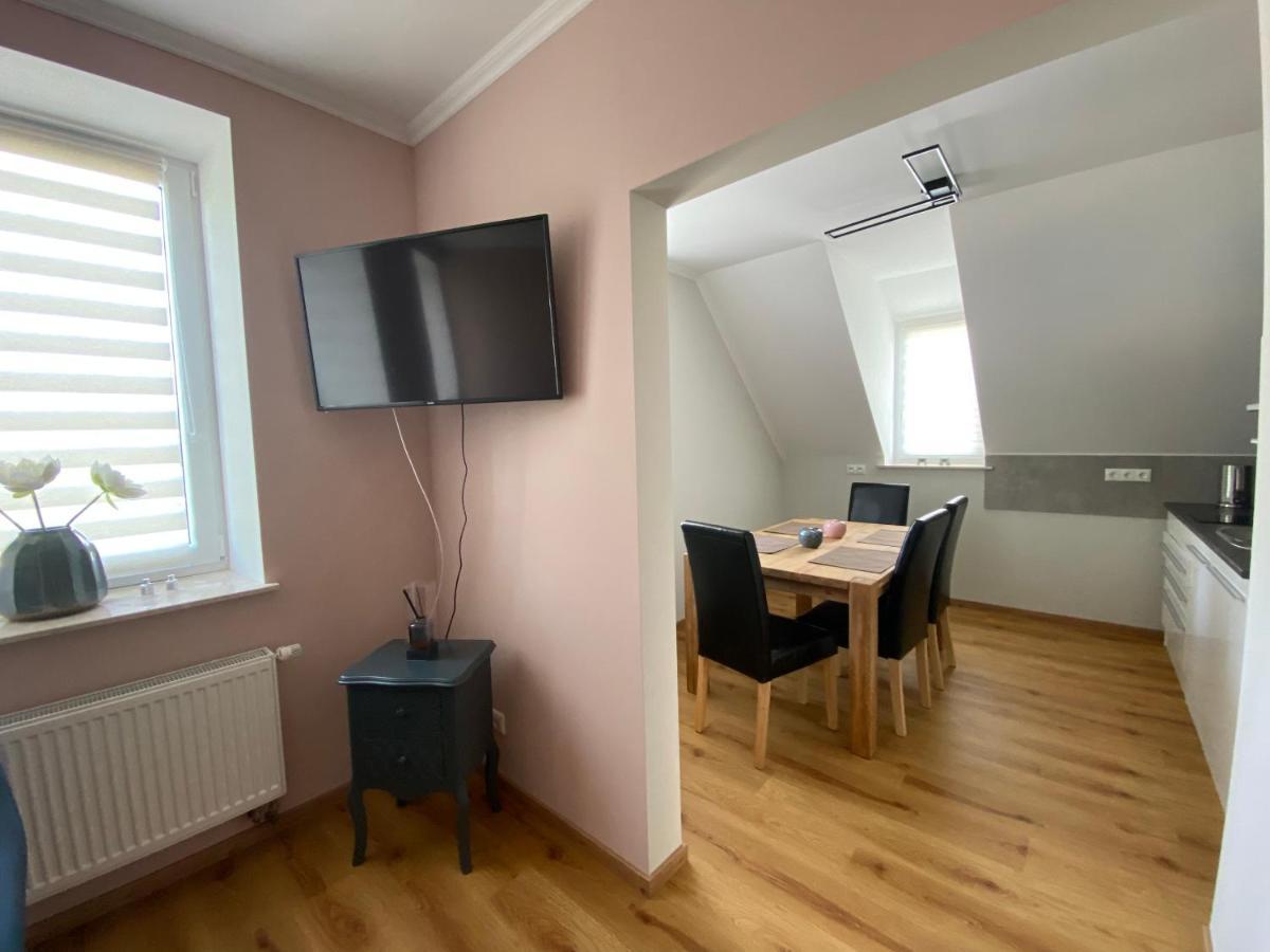 Schoene Drei Raumwohnung. Hell,Stilvoll, Gemuetlich. บอร์นา ภายนอก รูปภาพ