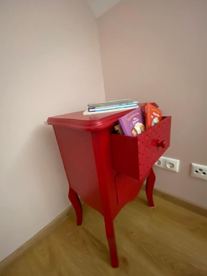 Schoene Drei Raumwohnung. Hell,Stilvoll, Gemuetlich. บอร์นา ภายนอก รูปภาพ